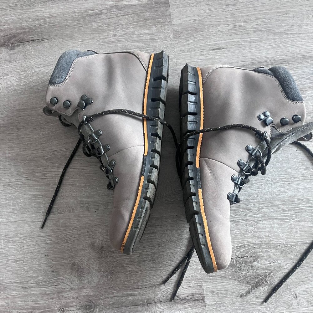 COLE HAAN Zerogrand Hiker M size 9.5